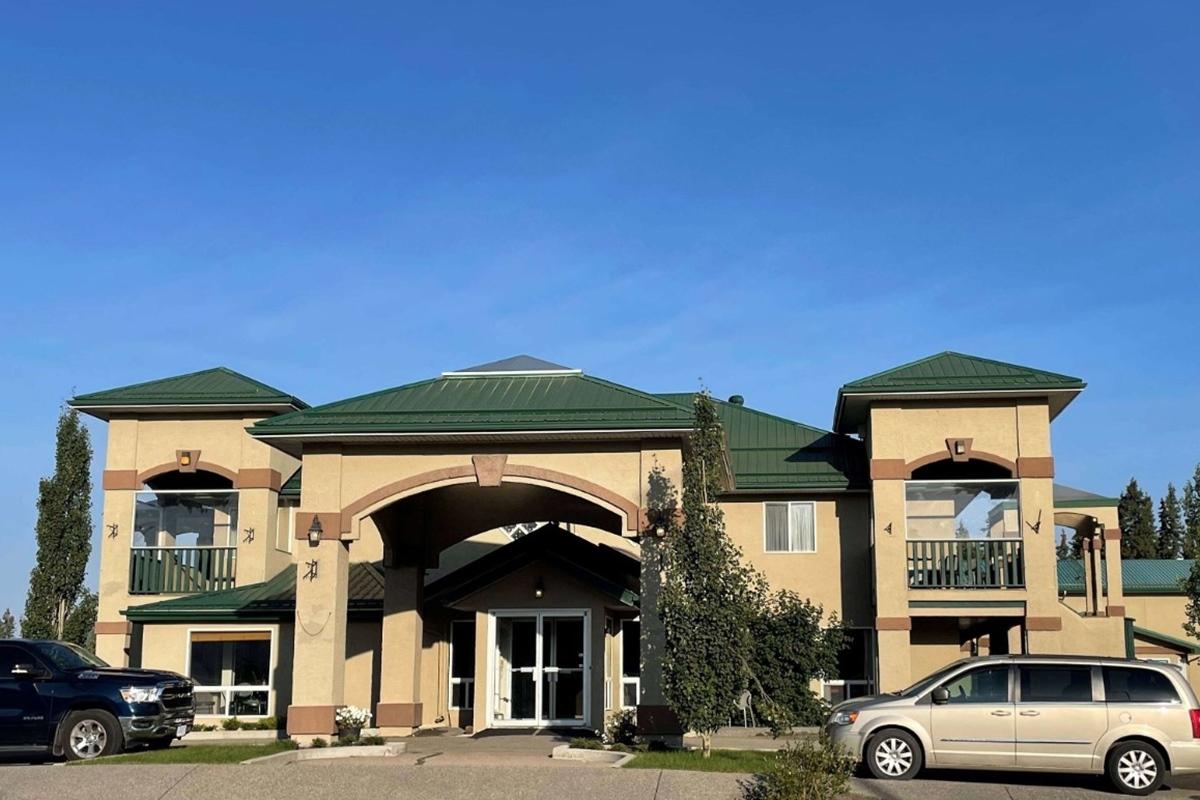 White Wolf Inn Hinton Exterior photo